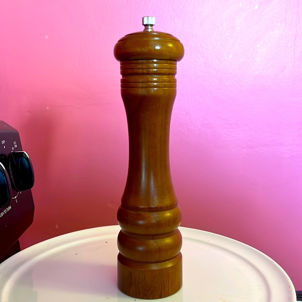 Pepper Mill: Olde Thompson Wood Peppermill (grinder)
